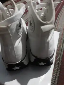 Sepatu merek : LURAD