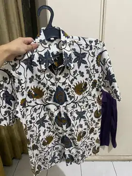 Baju batik putih corak