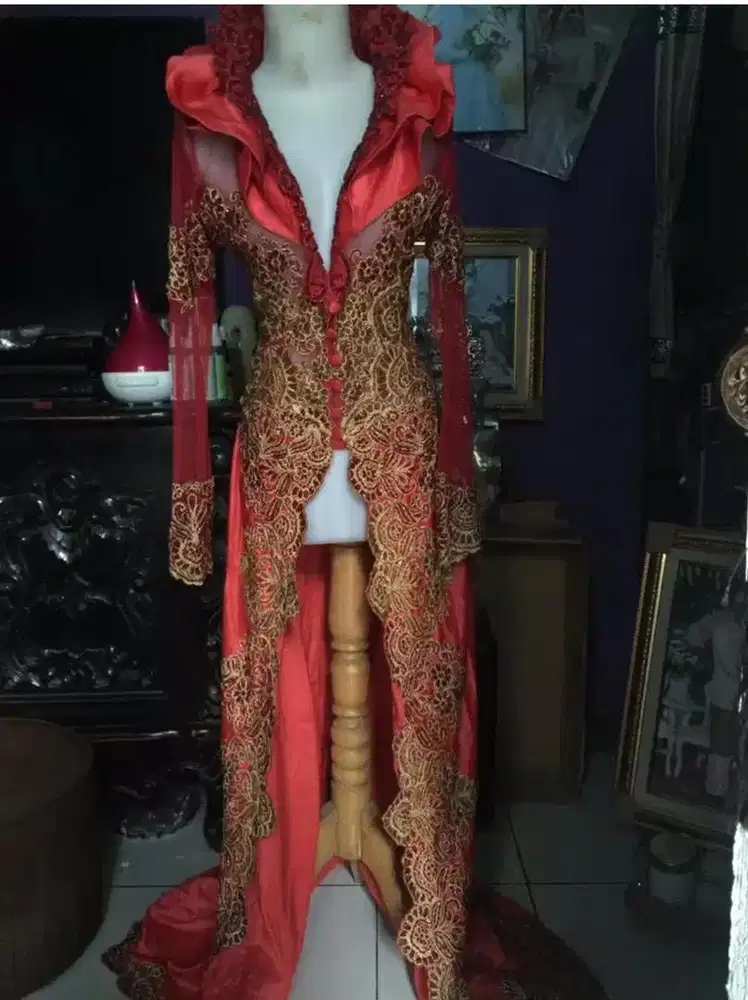 *Kebaya gelombang Cinta Merah merona