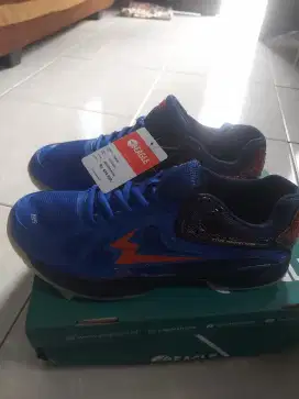 Sepatu badminton eagle cygnus