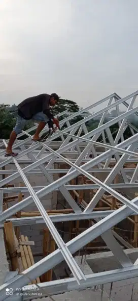 Ahli pemasangan rangka atap baja ringan