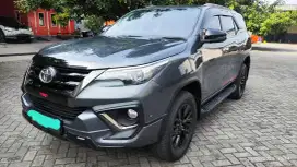 Dijual Toyota Fortuner VRZ TRD 4x2 AT 2020 Diesel tgn1 service record