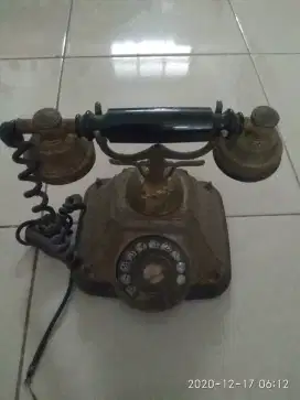 Telepon jadul antik untuk pajangan