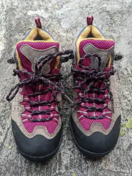 Sepatu Outdoor Millet Trax Goretex size 38,5