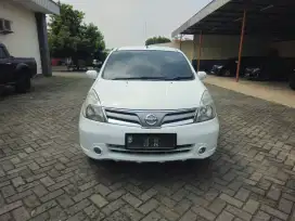 Dijual Nissan Grand Livina XV AT 2012 terawat (tdp 8jt)