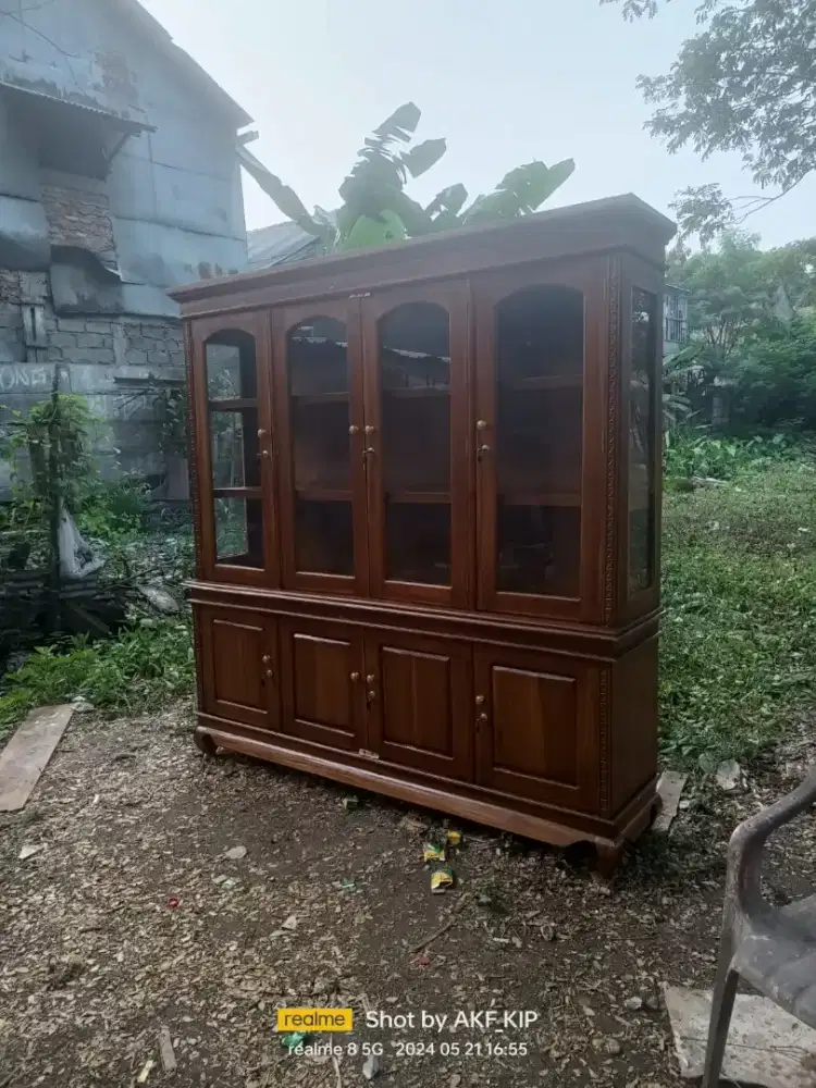 Lemari hias pajangan jati