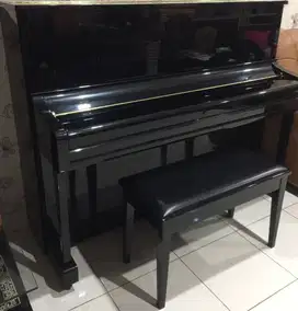 Piano Yamaha U1J