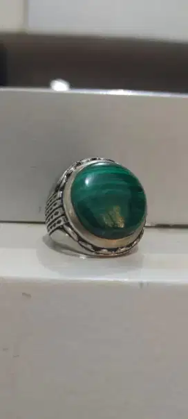 Batu malachite atau bulu merak