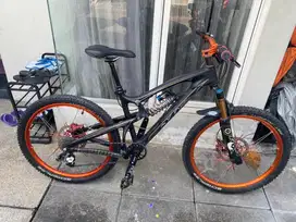 Sepeda MTB Santa Cruz Nomad Carbon