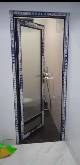 Pintu kaca aluminium