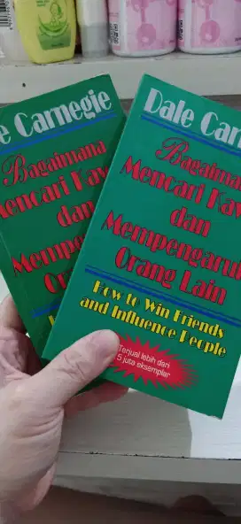 buku bagaimana mencari kawan dan mempengaruhi orang lain Rp 49.000