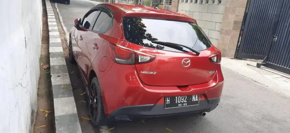 Jual mazda 2 skyavtive warna merah