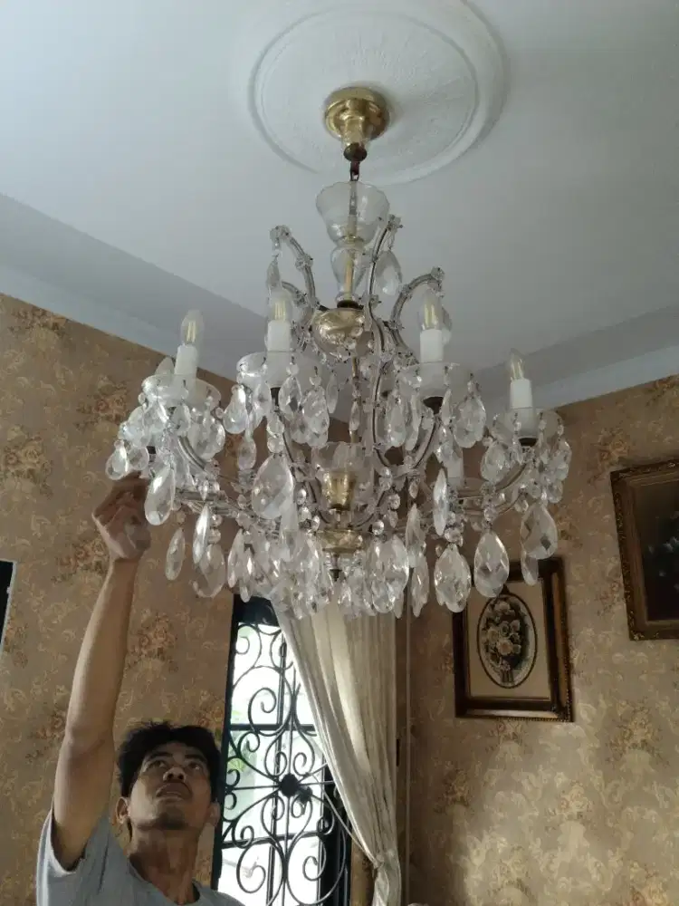 JASA PEMASANGAN LAMPU GANTUNG HIAS KRISTAL JAKARTA TIMUR