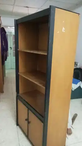 Rak Buku Minimalis