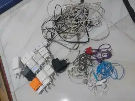 Charger, kabel micro usb, headset bekas