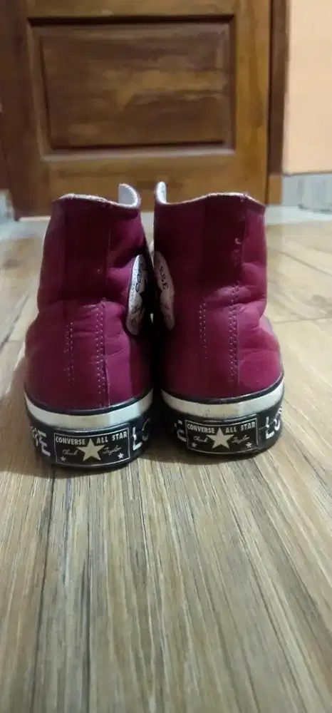 Converse chuck Taylor love fear love