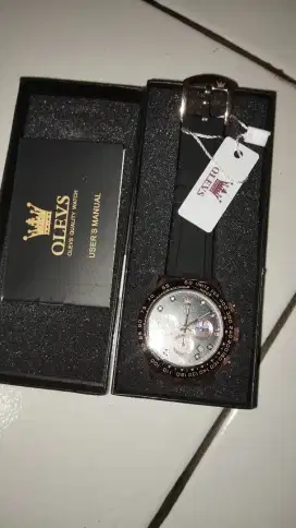 Jam tangan baru