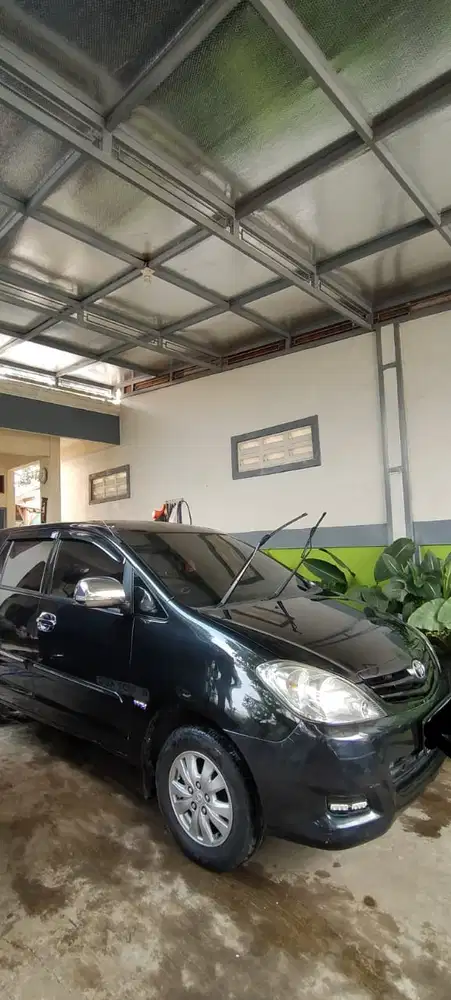 Toyota Kijang Innova 2010 Bensin