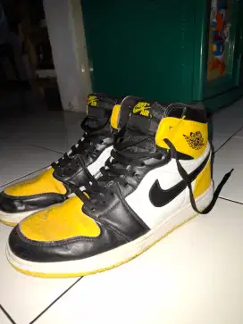 Sepatu Nike Air Jordan 1 High Yellow Toe