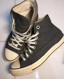 Converse Chuck Taylor size 42