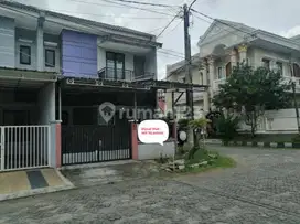 Dijual Murah Rumah  2 lantai Hook Taman Royal Cipondoh