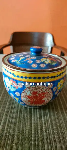 Toples keramik biru