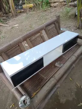 Meja rak tv gantung