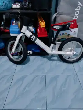 Sepeda balance bike penyeimbang anak bike 8 mulus