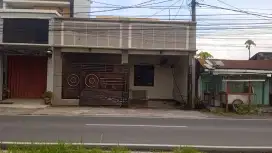 Rumah cantik pinggir jalan Raya, dekat SMP,