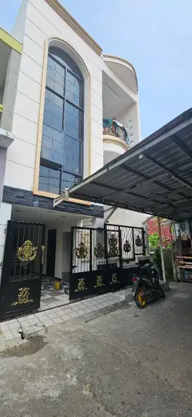 Di juak cepeat rumah 4 lantai dengan rooktouf