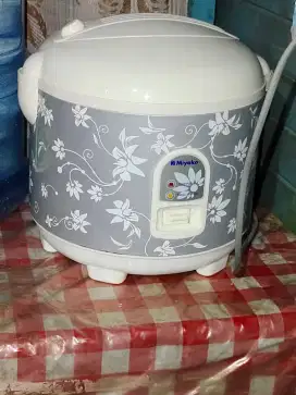 Dijual rice cooker Miyako warna cantik, abu putih.