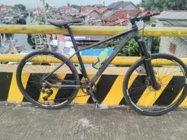 Sepeda hitam drak SL 7