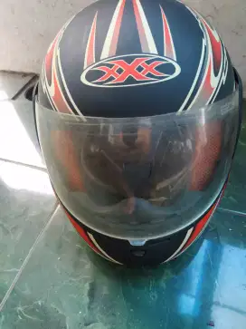 Helm  merk  XXX