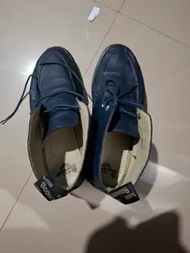 Sepatu Dr. Martens