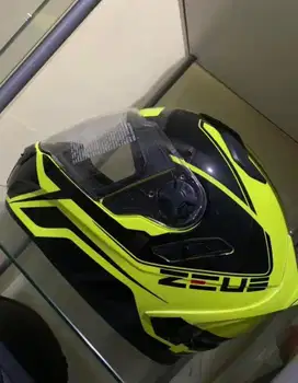 Helm zeus 811 motif size M kondisi baru
