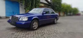 Km26rb MERCEDES BENZ E220/MT 1994