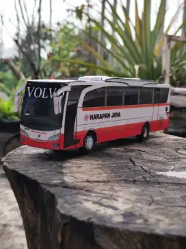 Miniatur paperbus Harapan Jaya dan Nusantara