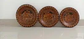 Hiasan piring kayu