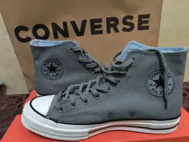 Sepatu Converse Chuck 70 abu-abu