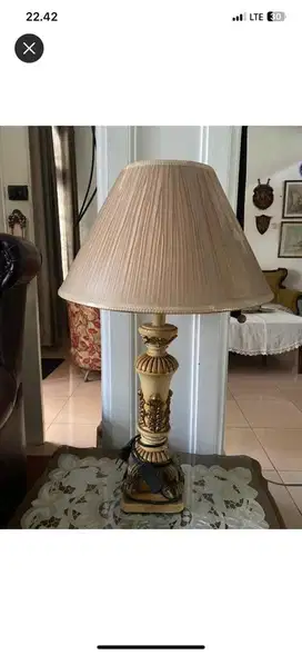 Lampu meja antik