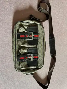 GUCCI Sling Bag Defect pemakaian