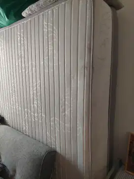 Tempat tidur murah meriah