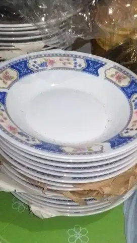 Piring Bekas Merk Sanque Fine Porcelain