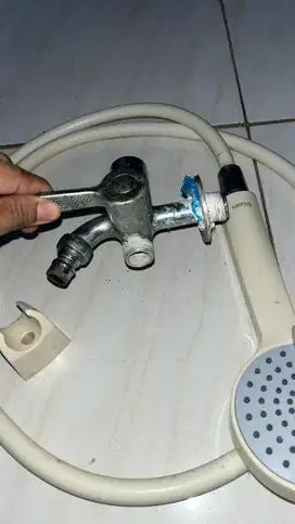 DIJUAL 1 SET SHOWER, FILTER AIR, DAN KERAN