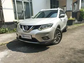 like new - NISSAN X-TRAIL 2.5 BENSIN A/T 2016 SILVER