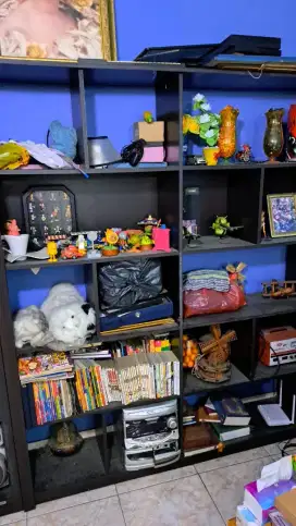 Rak kayu warna hitam