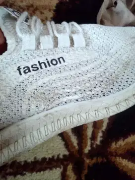 Sepatu putih second masih bagus awet size 41 murah