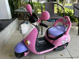 MOTOR AKI ANAK PEREMPUAN