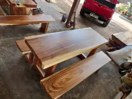 Meja solid trembesi