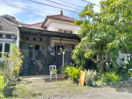 Jual rumah hadap selatan di Pondok Candra
